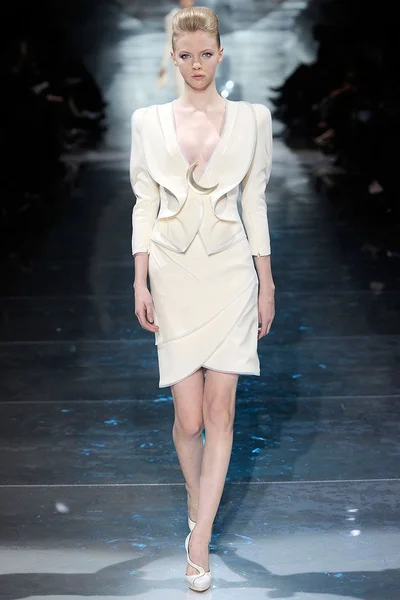 Look 10